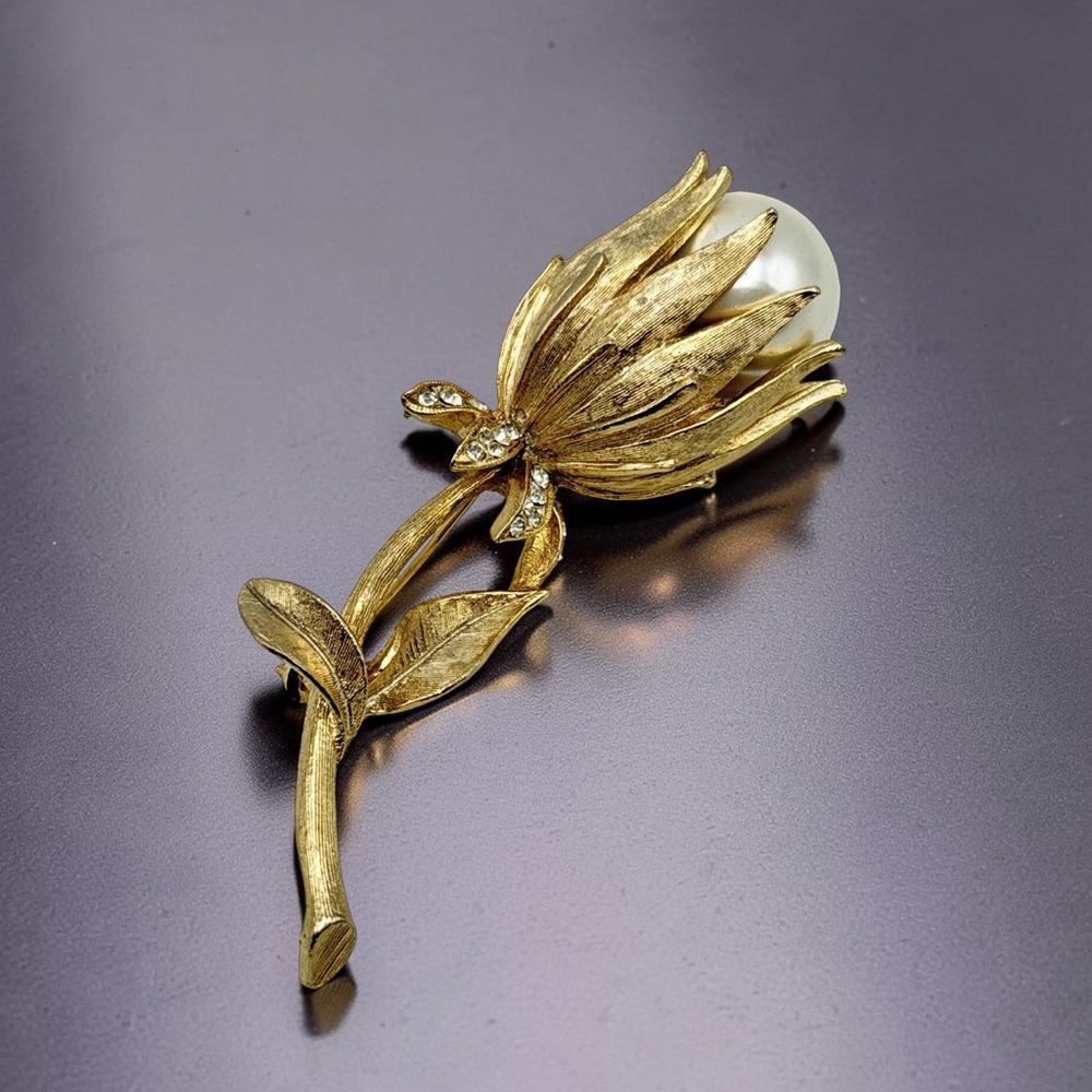 Vintage Capri MCM Pearl Flower Brooch Gold Tone Rhinestones | Signed | 3.5”